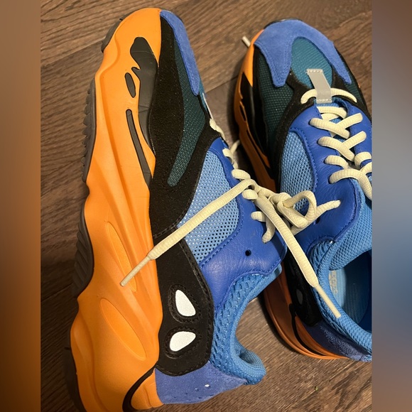 adidas Yeezy Boost 700 Bright
Blue - Picture 3 of 12